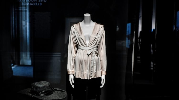 Les expositions de mode cartonnent en France à l&rsquo;heure de la pandémie.